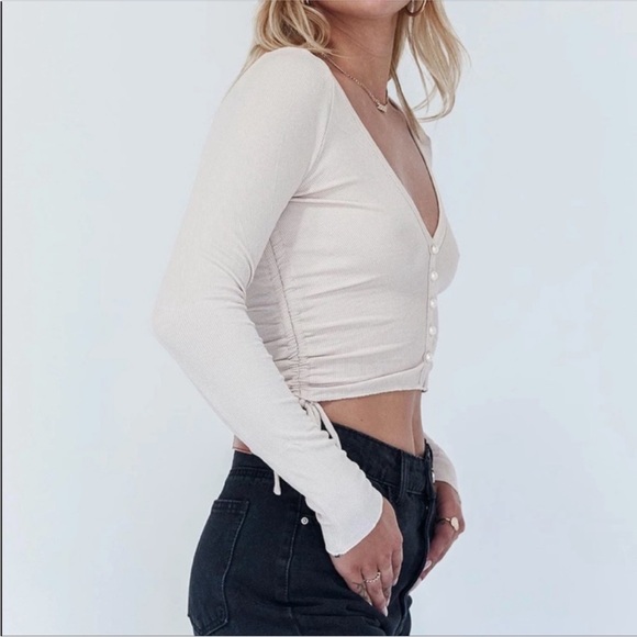 Princess Polly light beige pearl button up long sleeve - Picture 2 of 4